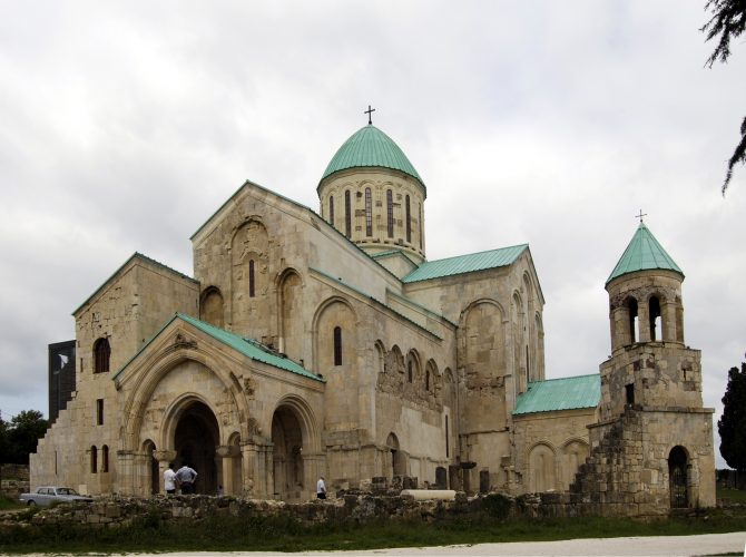 كاتدرائية باغارتي-الاماكن السياحية في كوتايسي جورجيا