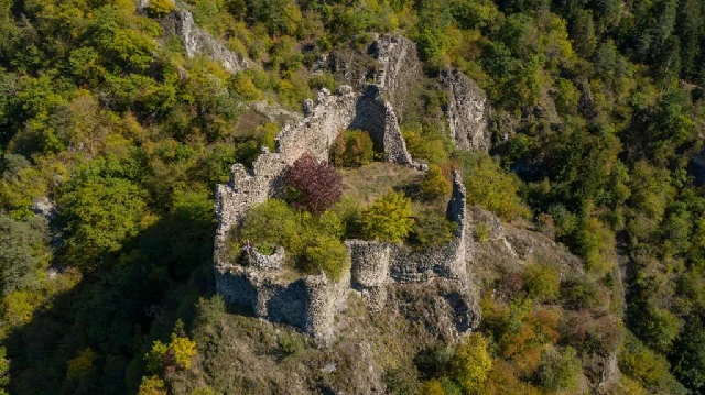 قلعة بيتر Petre Fortress borjomi - الاماكن السياحية في بورجومي جورجيا