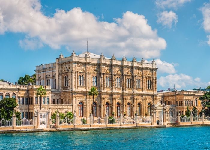قصر دولمة بهجة - اماكن سياحية في اسطنبول