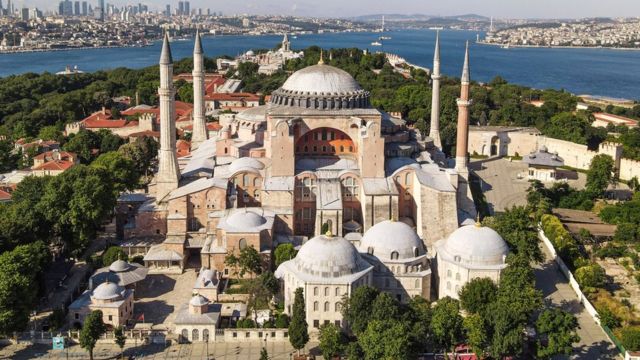 مسجد آيا صوفيا - اماكن سياحية في اسطنبول