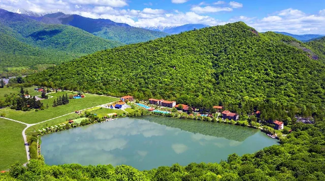 بحيرة لوبوتا - المناطق السياحية في جورجيا