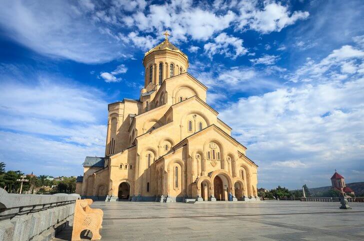 كاتدرائية الثالوث المقدس سامبا - الاماكن السياحية في جورجيا - السياحة في جورجيا