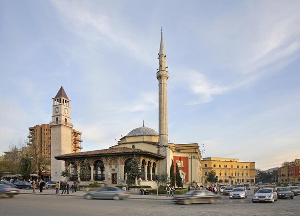 مسجد ادهم بك وبرج الساعة - السياحة في تيرانا