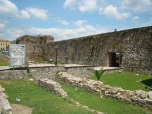 قلعة الباسان - السياحة في البانيا