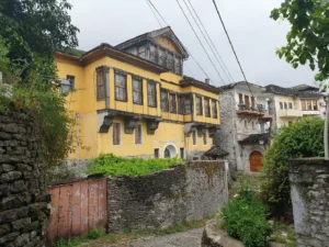 بيت اسماعيل كداري - السياحة في البانيا