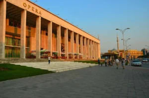 دار الأوبرا تيرانا - السياحة في البانيا