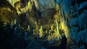 كهف بروميثيوس كوتايسي جورجيا سياحة